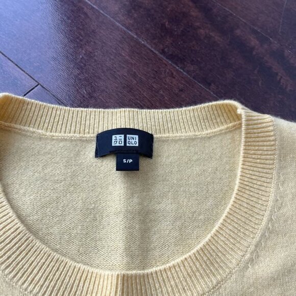 BNWOT Uniqlo Unisex Cashmere Sweater - Picture 4 of 4
